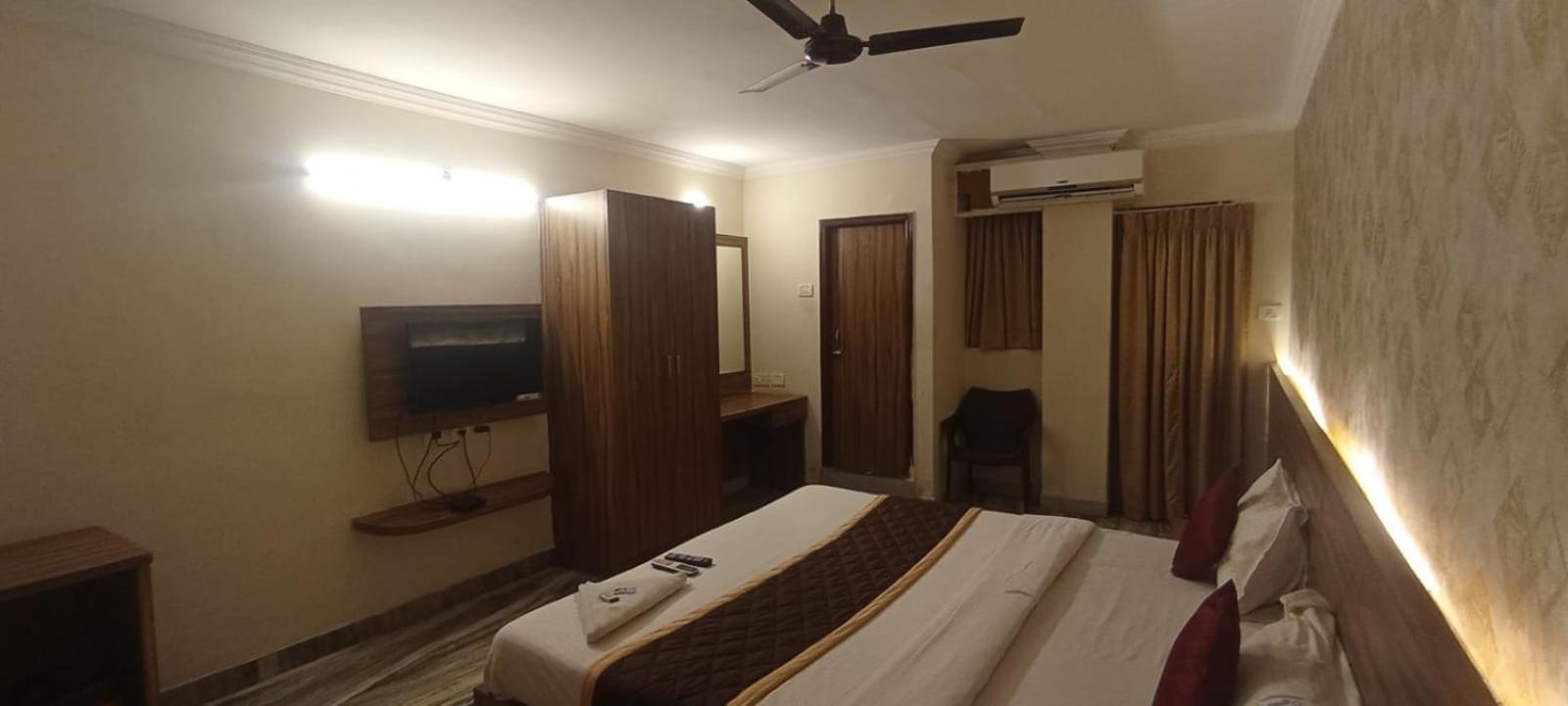 Hotel Raj Meridian, Tambaram Madrás Exterior foto